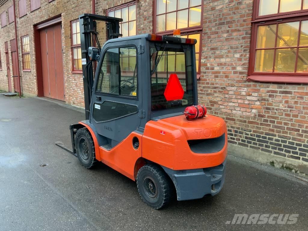 Toyota 02-8 FD F 30 Дизелови камиони