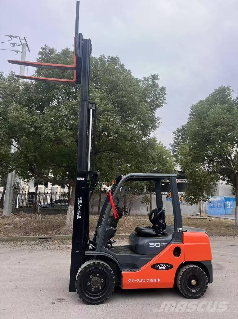 Toyota 3t Дизелови камиони