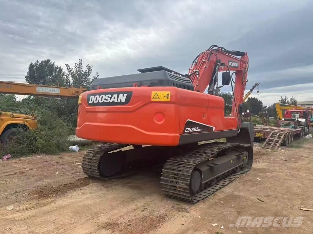 Doosan DX 225 Верижен екскаватор
