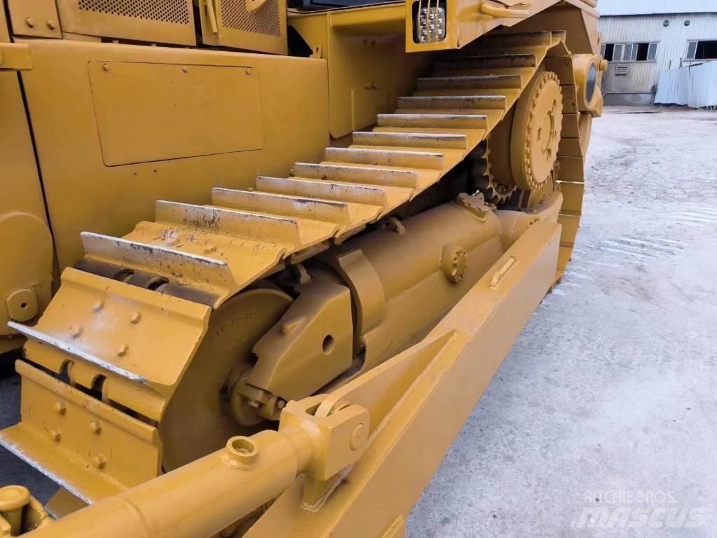 CAT D 8 R Верижни булдозери
