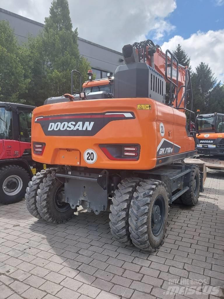 Develon DX 170 W-7 Колесни екскаватори