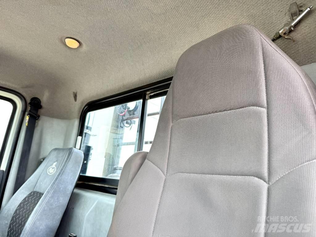 Mack CHU 613 Автомобили за пътна помощ