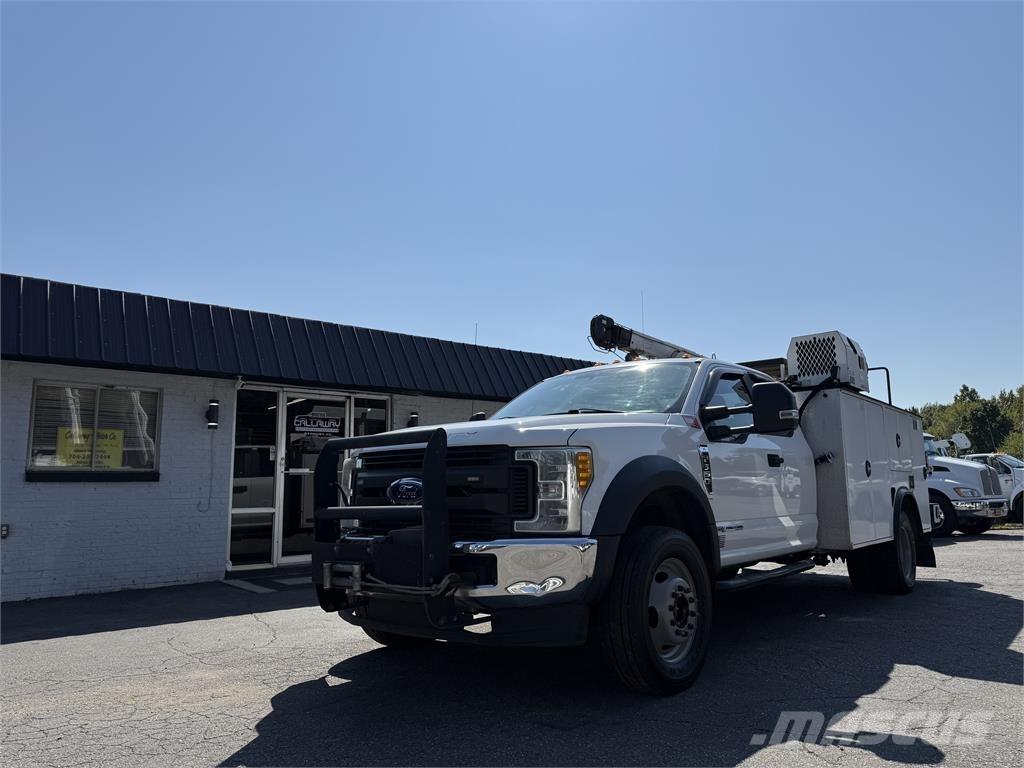 Ford F550 Общински/универсални превозни средства
