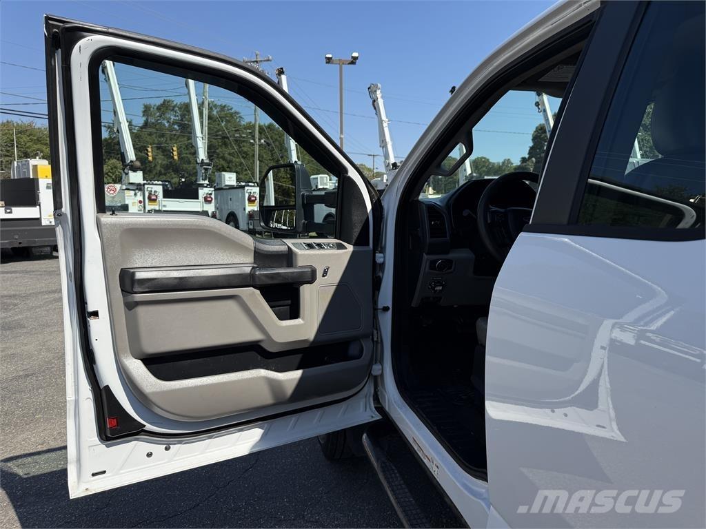 Ford F550 Общински/универсални превозни средства
