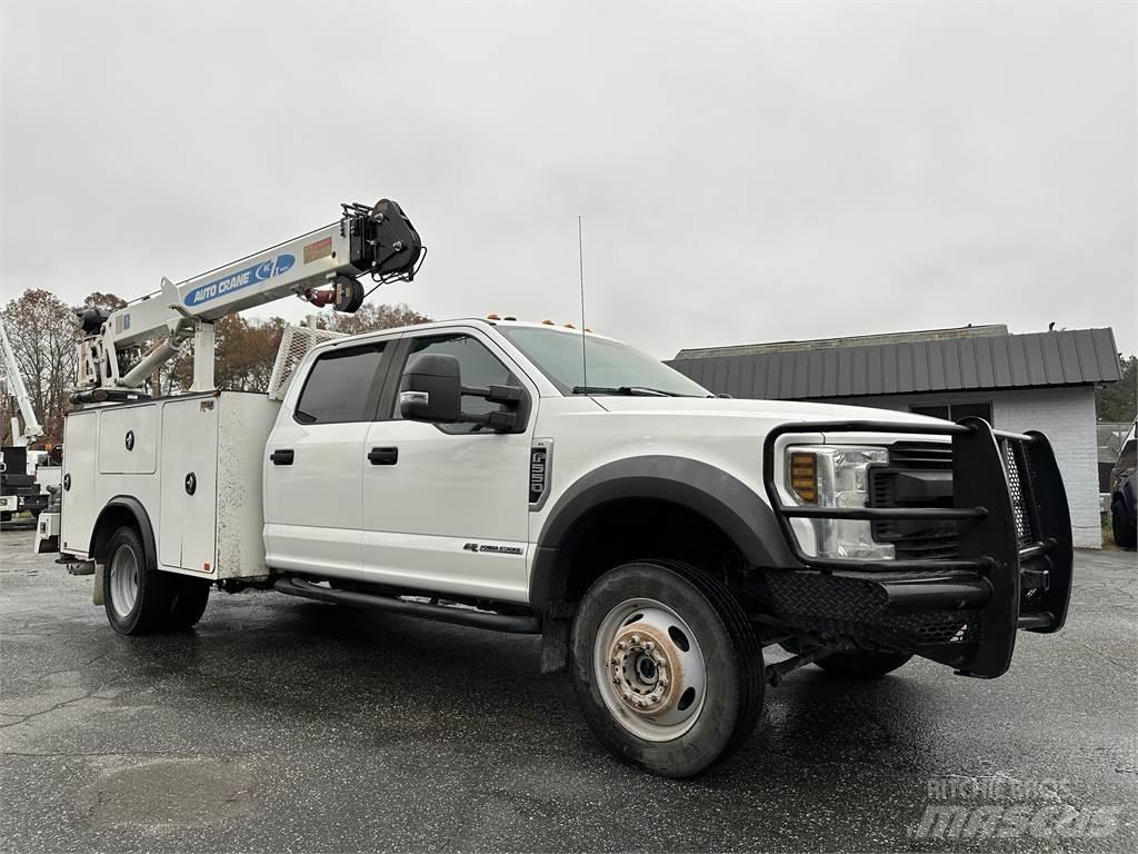Ford F550 Общински/универсални превозни средства
