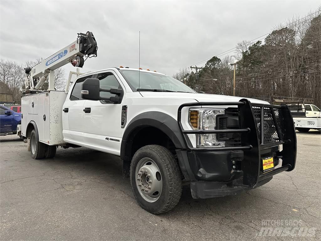 Ford F550 Общински/универсални превозни средства
