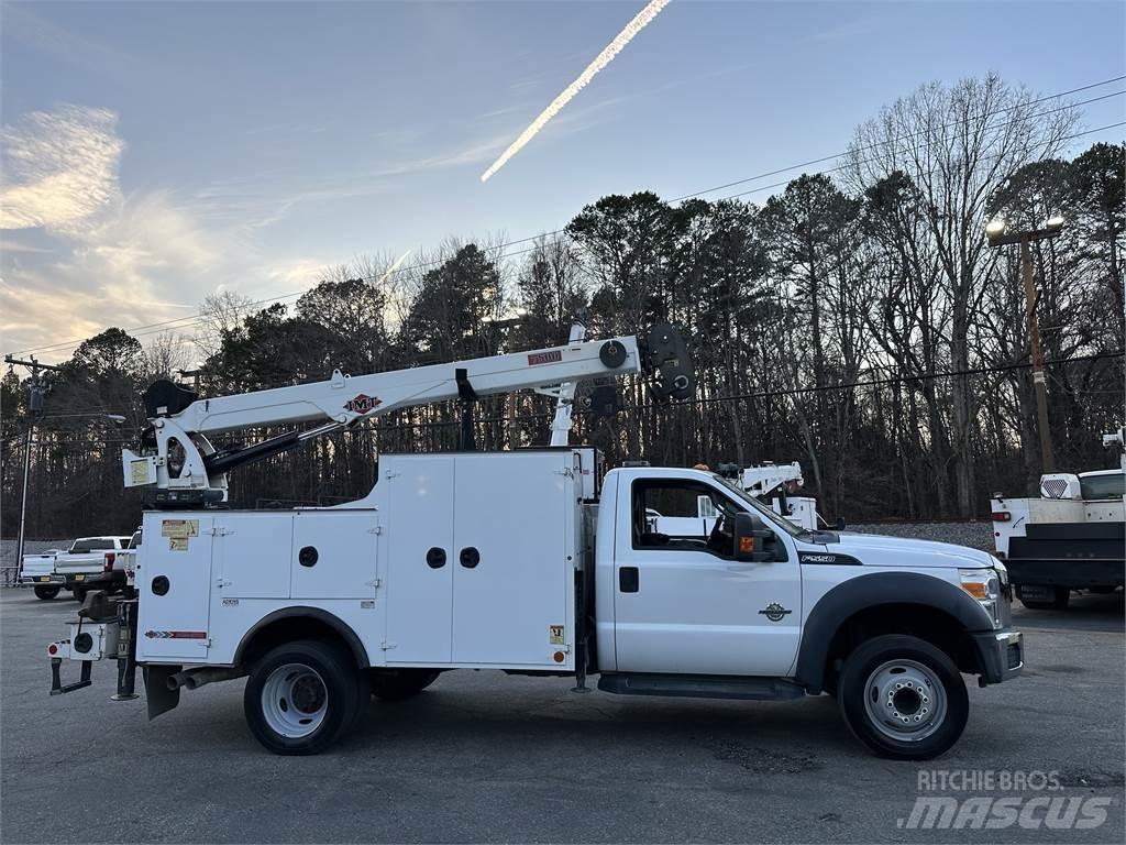 Ford F550 Общински/универсални превозни средства
