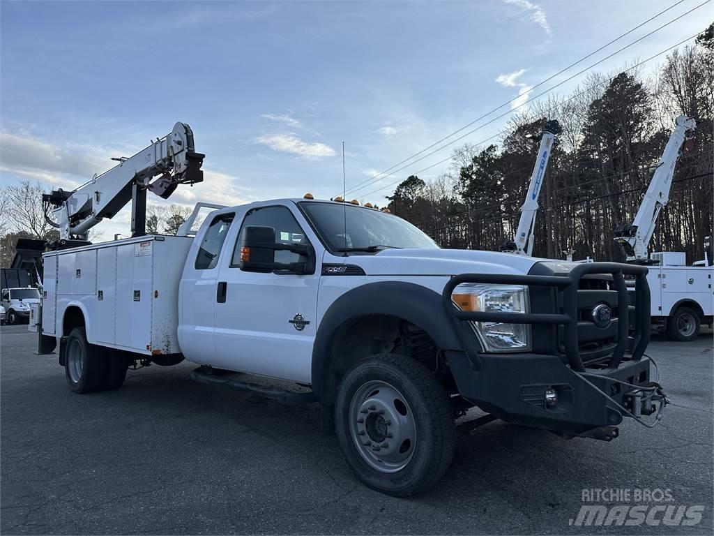 Ford F550 Общински/универсални превозни средства

