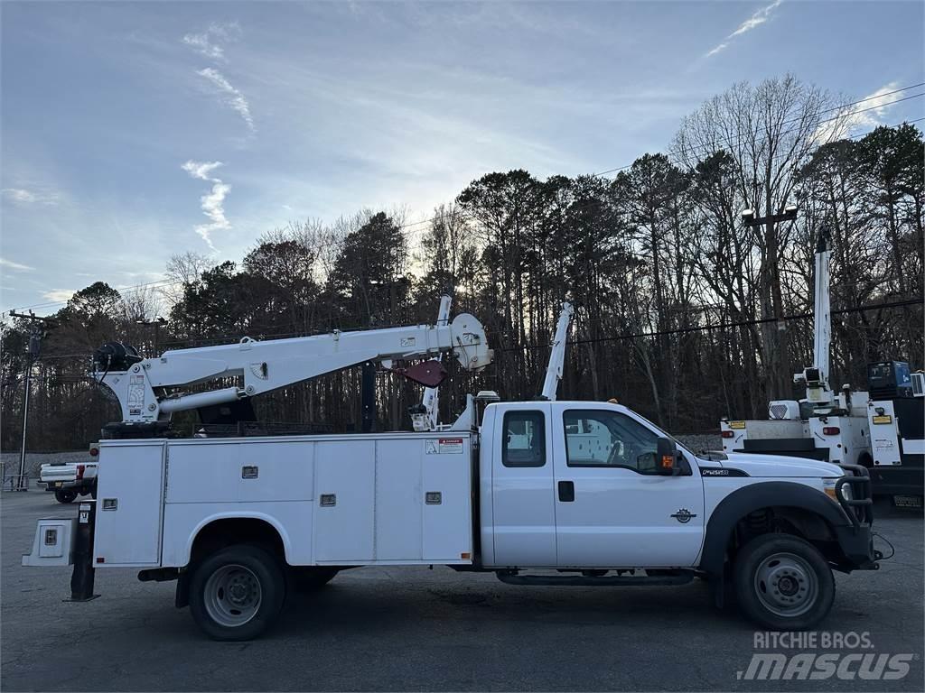 Ford F550 Общински/универсални превозни средства
