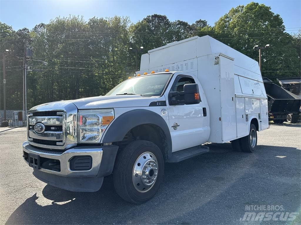 Ford F550 Общински/универсални превозни средства
