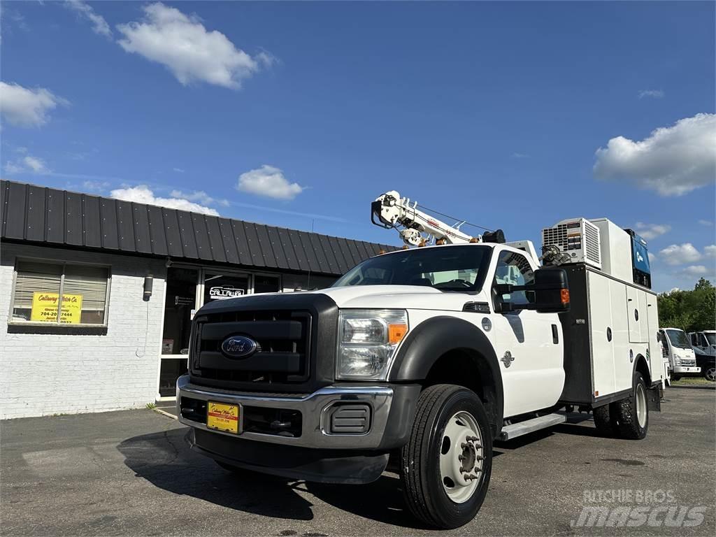 Ford F550 Общински/универсални превозни средства
