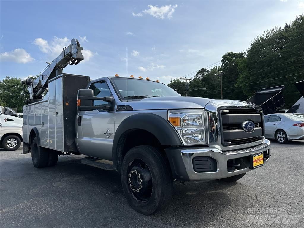 Ford F550 Общински/универсални превозни средства
