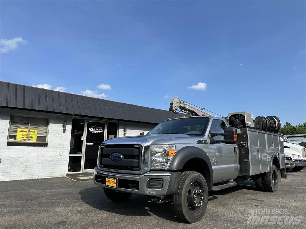 Ford F550 Общински/универсални превозни средства
