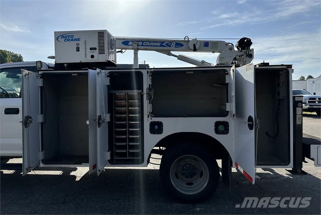 Ford F550 Общински/универсални превозни средства
