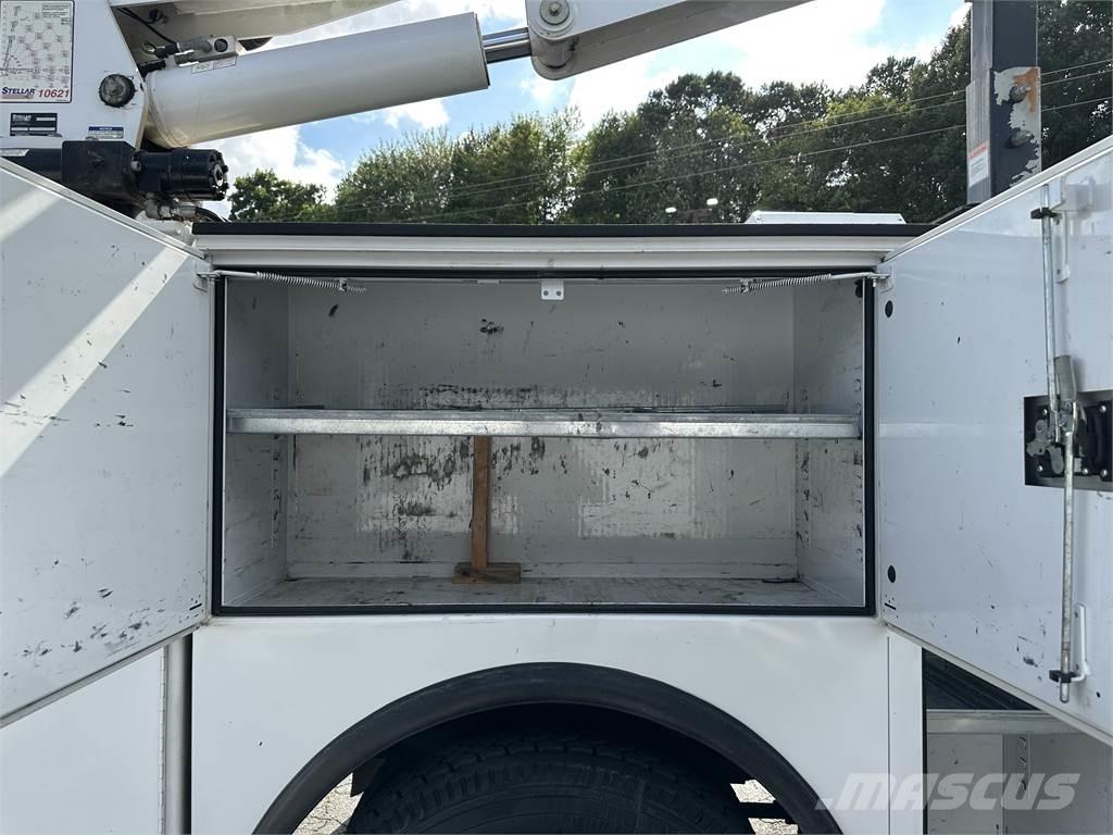 Ford F750 Общински/универсални превозни средства
