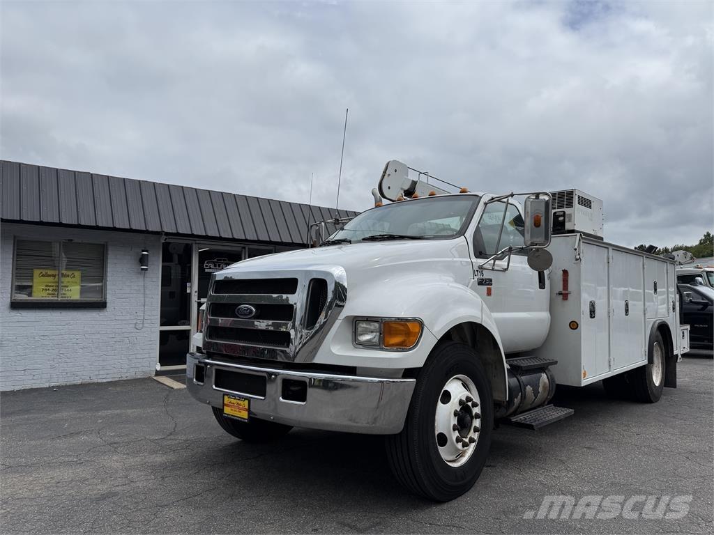Ford F750 Общински/универсални превозни средства
