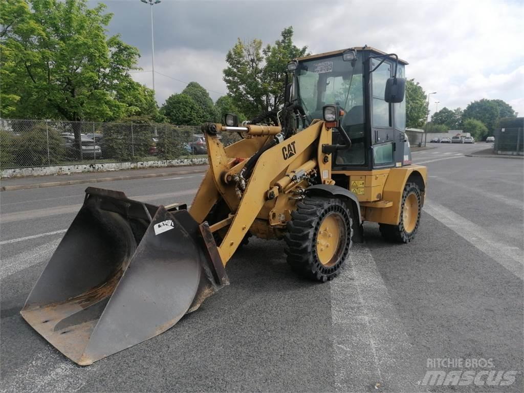 CAT 904B Други товарещи и копаещи и аксесоари