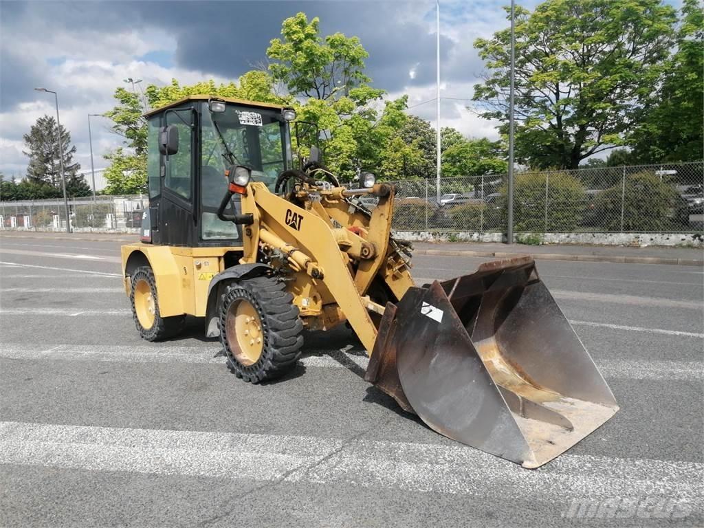 CAT 904B Други товарещи и копаещи и аксесоари