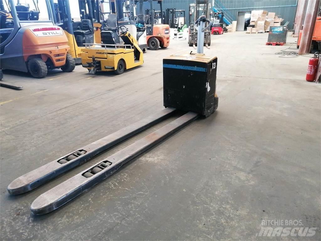 CAT NPP20N2 Колички високоповдигачи с теглич