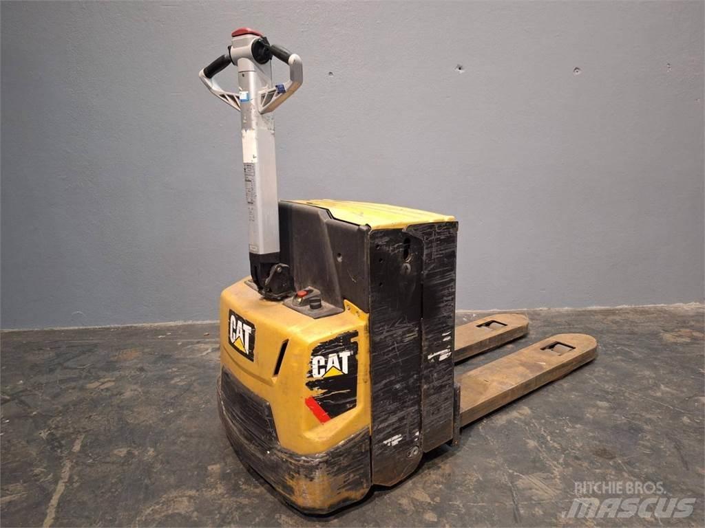 CAT NPP20N2E Колички високоповдигачи с теглич