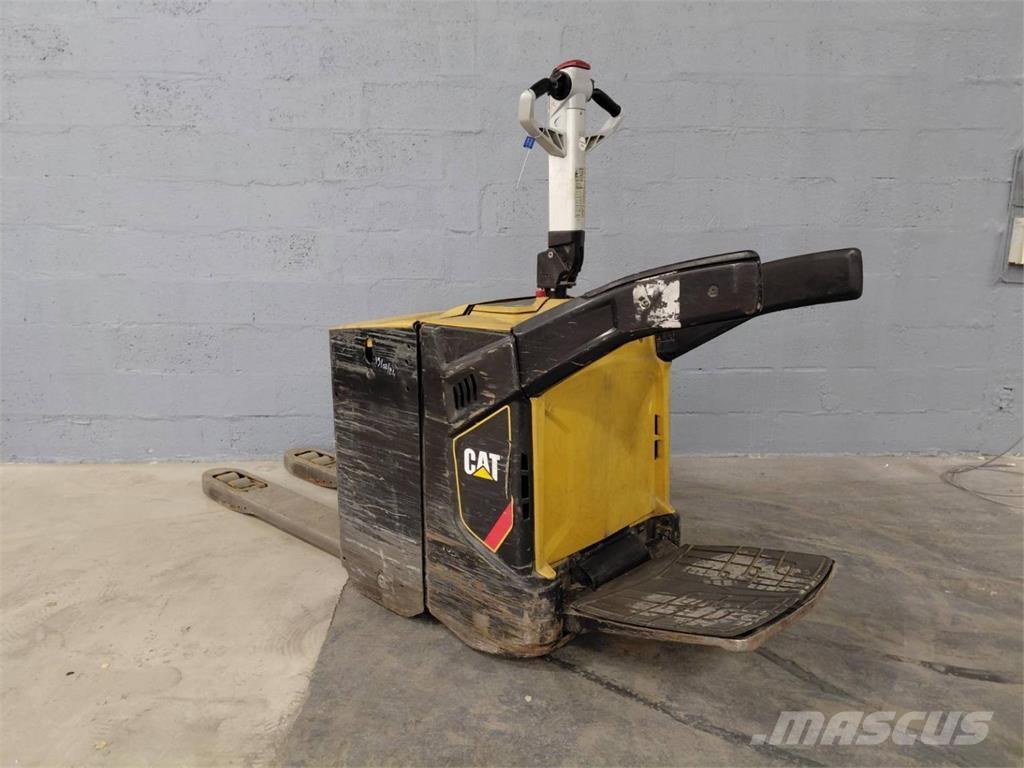 CAT NPV20N2 Самоходни товарачи