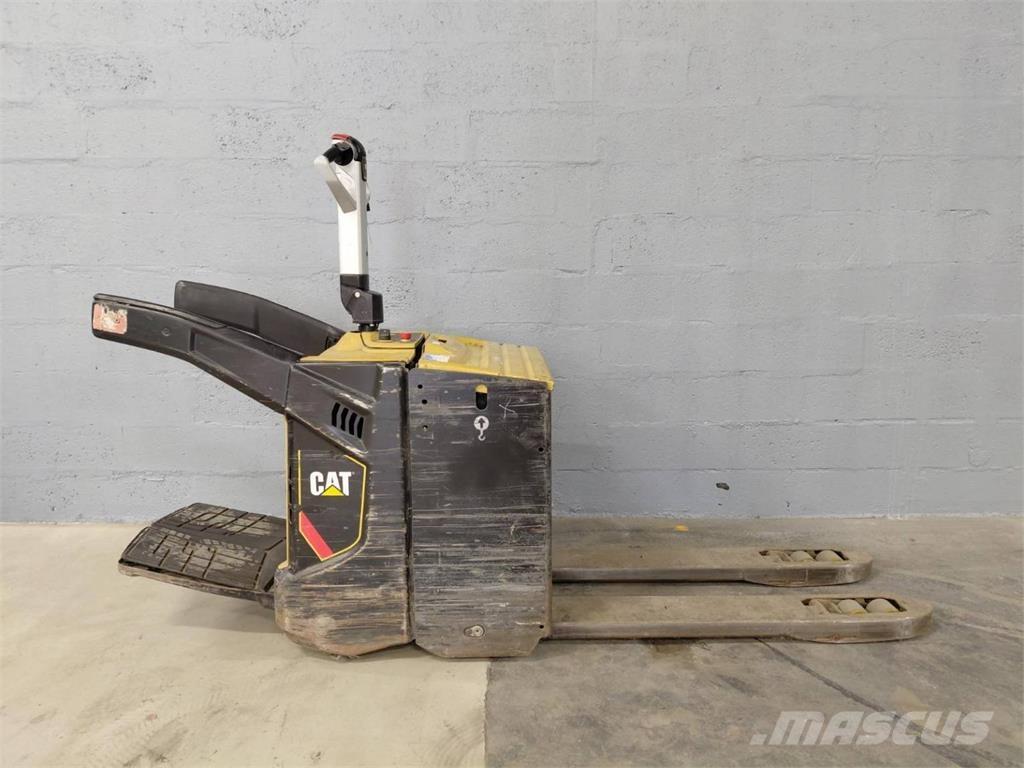 CAT NPV20N2 Самоходни товарачи