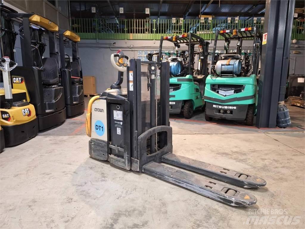 Crown DT3040 Самоходни товарачи