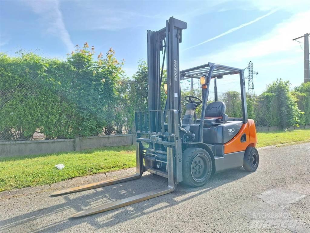 Doosan D30S 5 Вилични кари-повдигачи - други