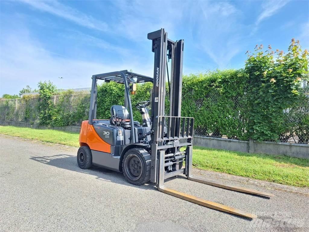 Doosan D30S 5 Вилични кари-повдигачи - други