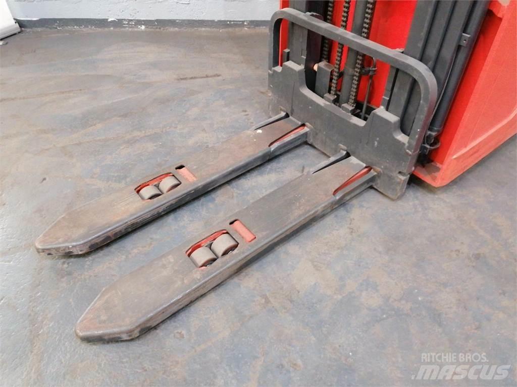 Fenwick L12 Самоходни товарачи