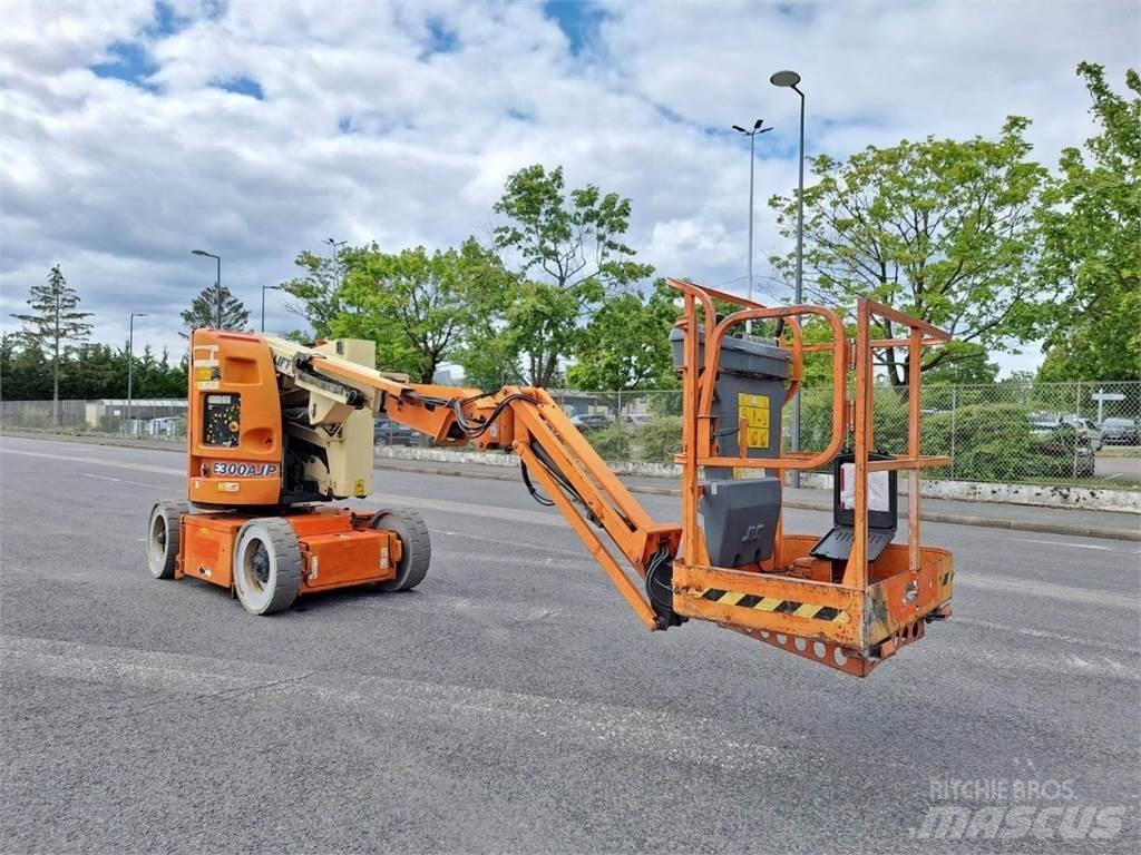 JLG E300AJP Други вишки и платформи