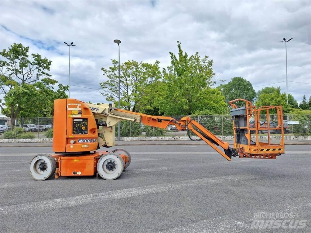 JLG E300AJP Други вишки и платформи