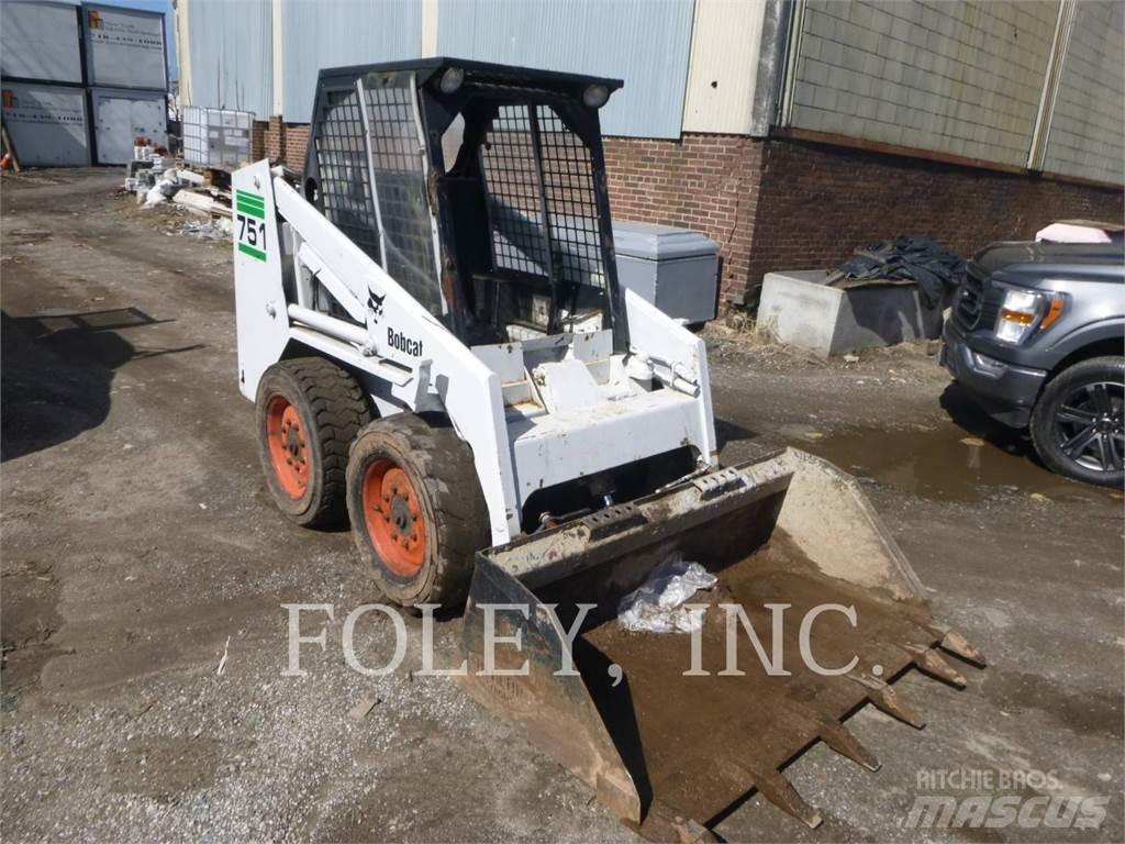 Bobcat 743B Мини товарачи
