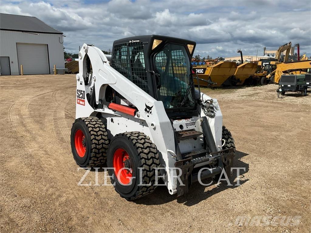 Bobcat S250 Мини товарачи
