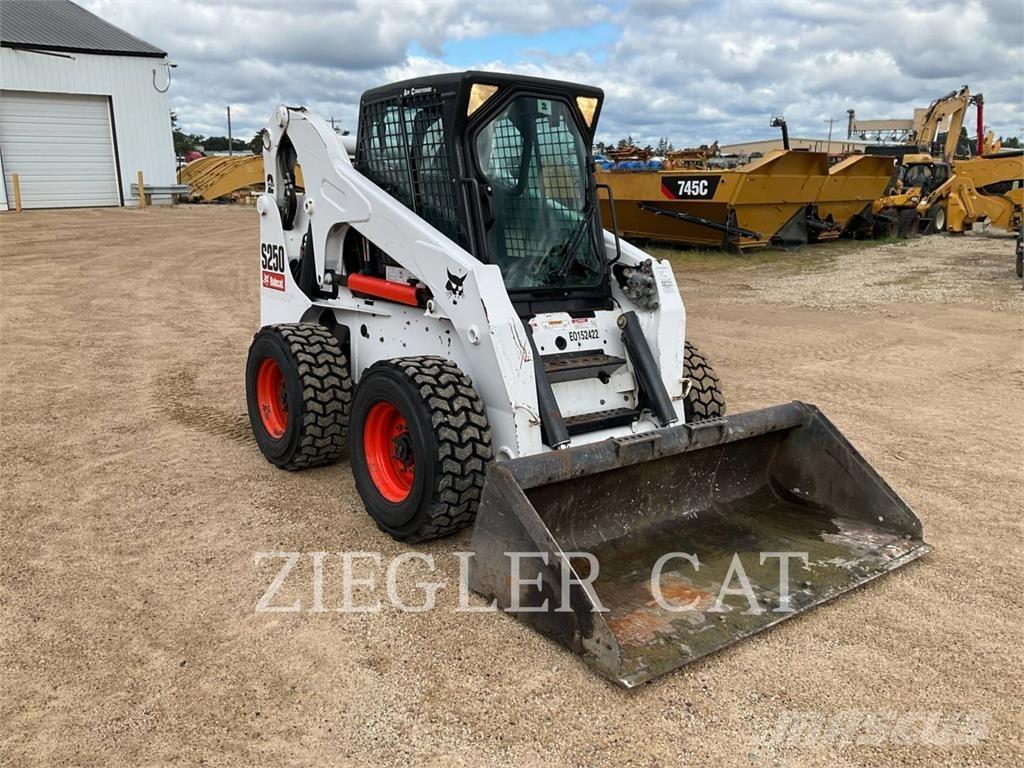 Bobcat S250 Мини товарачи
