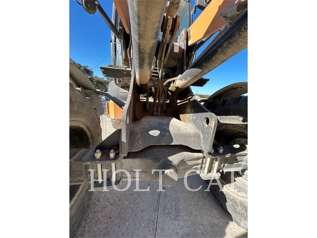 CASE 321F Колесни товарачи