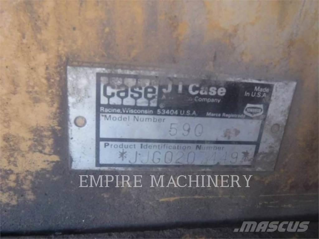 CASE 590 Товарач със заден ексватор