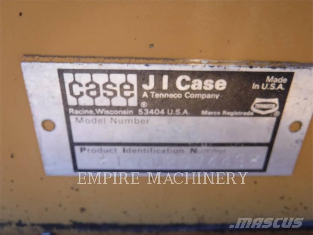 CASE 590 Товарач със заден ексватор