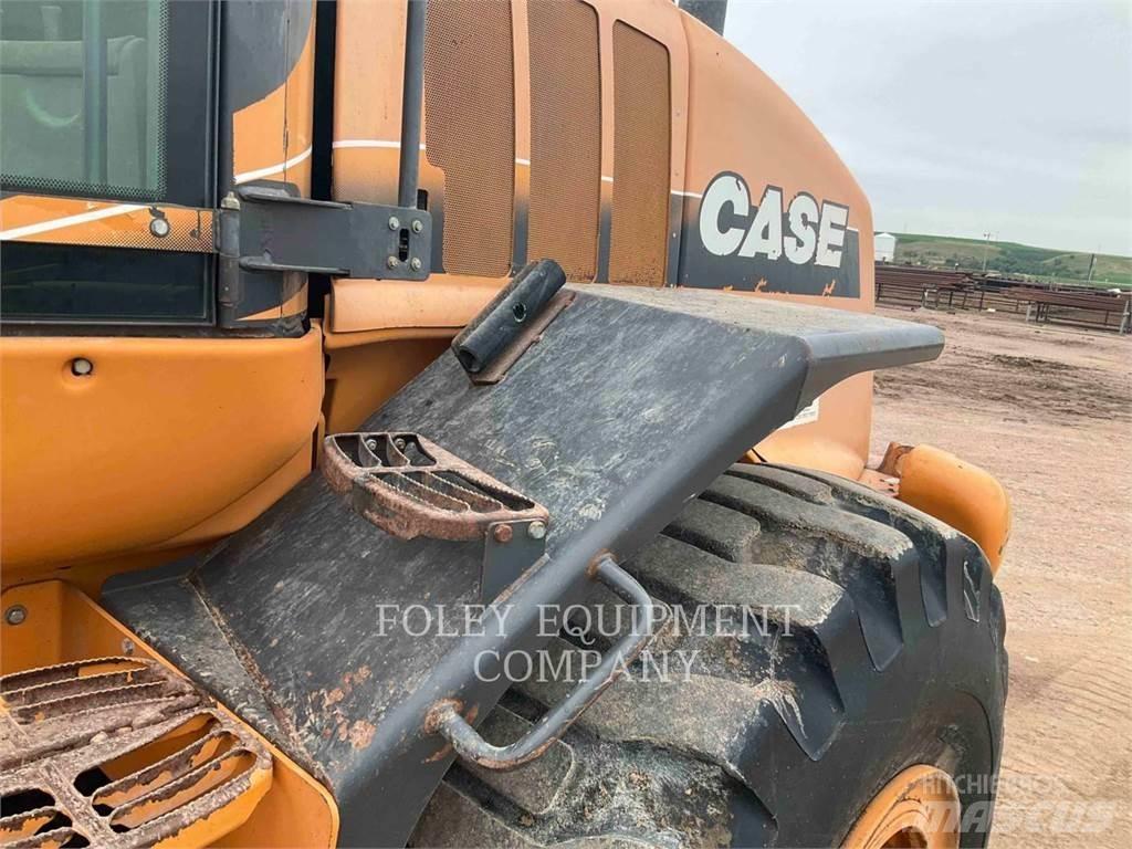 CASE 821E Колесни товарачи