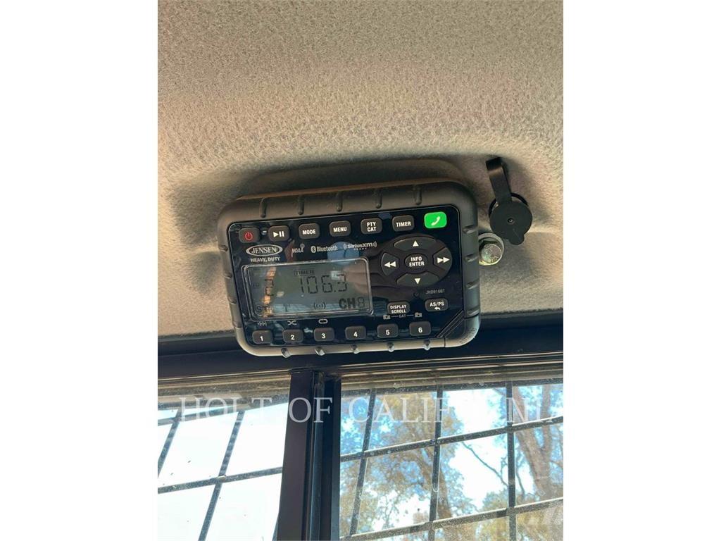 CASE DL550 Верижен товарач