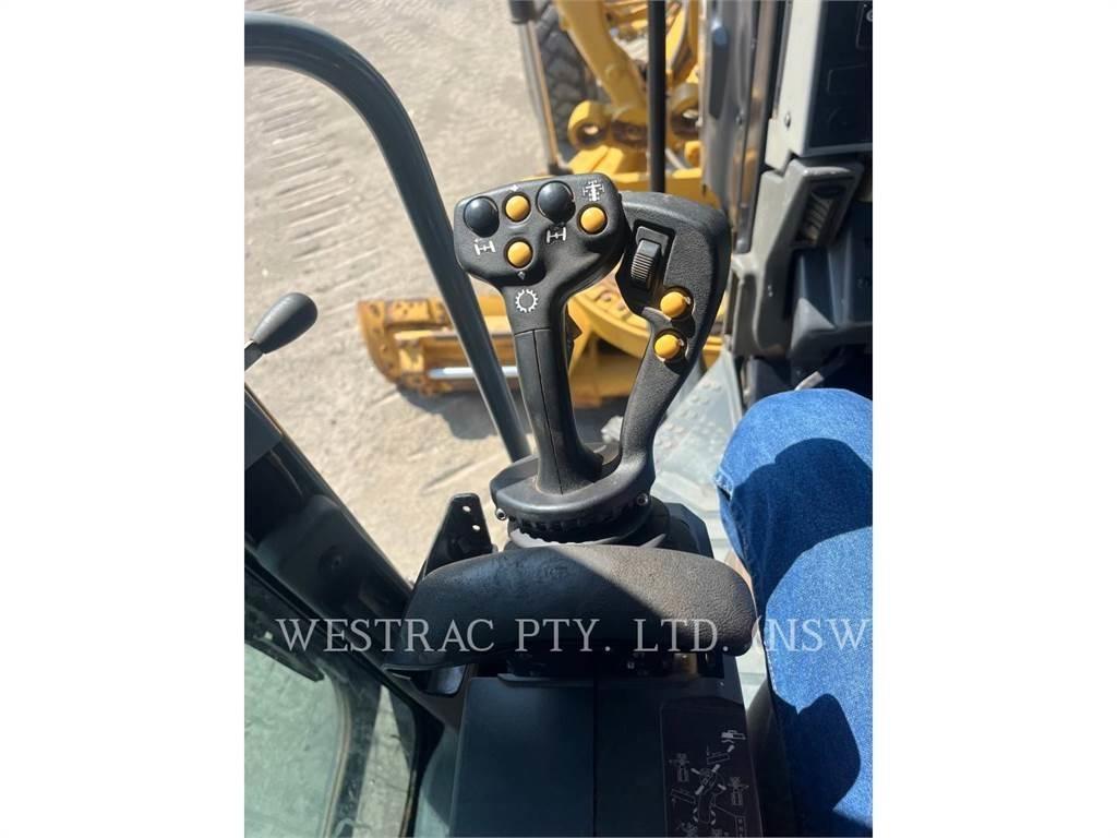 CAT 12M Грейдери