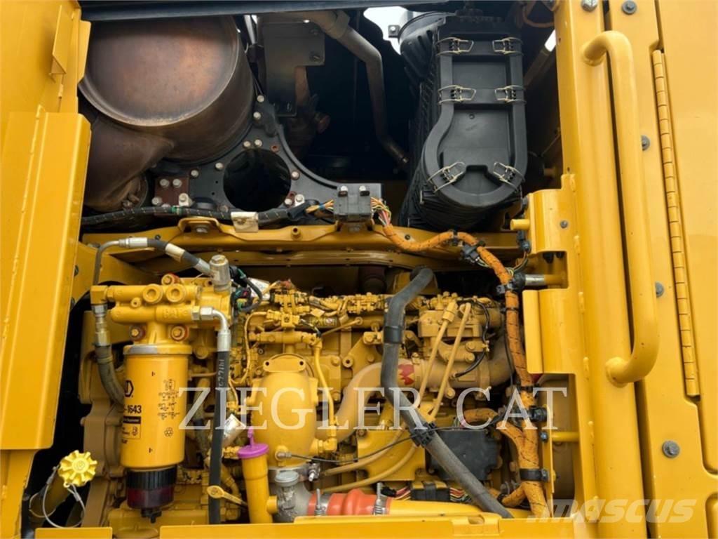 CAT 12M2AWD Грейдери
