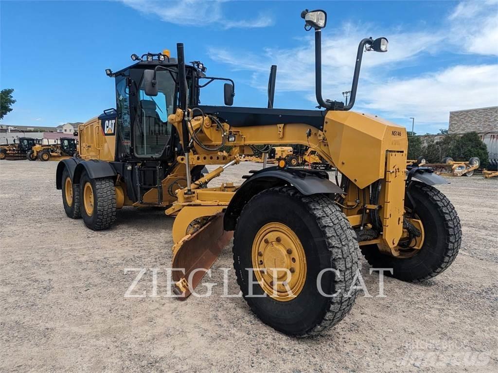 CAT 12M3AWD Грейдери