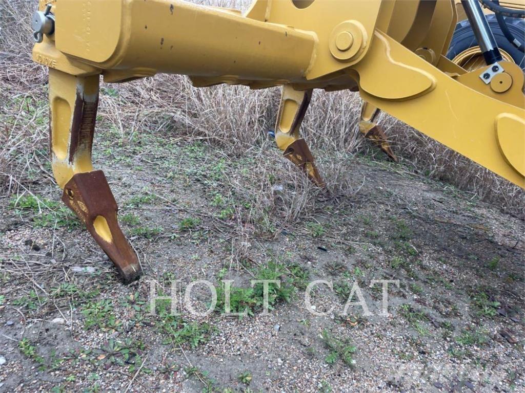 CAT 140 Грейдери