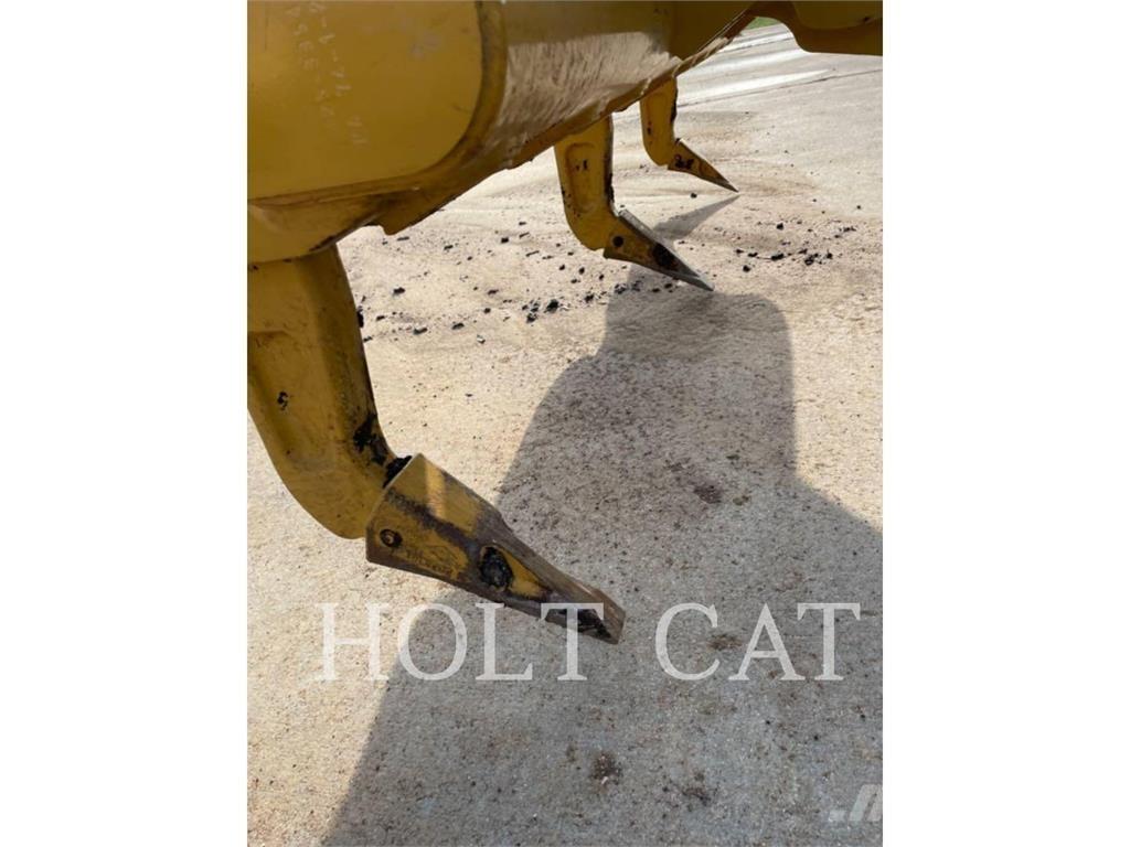 CAT 140 Грейдери