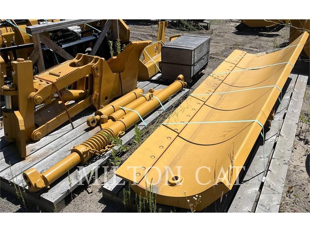 CAT 140 MASTLESS WING Снегохвъргачки
