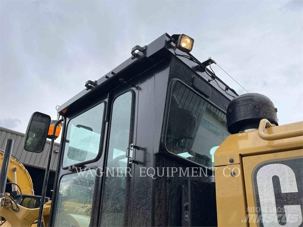 CAT 140GC Грейдери