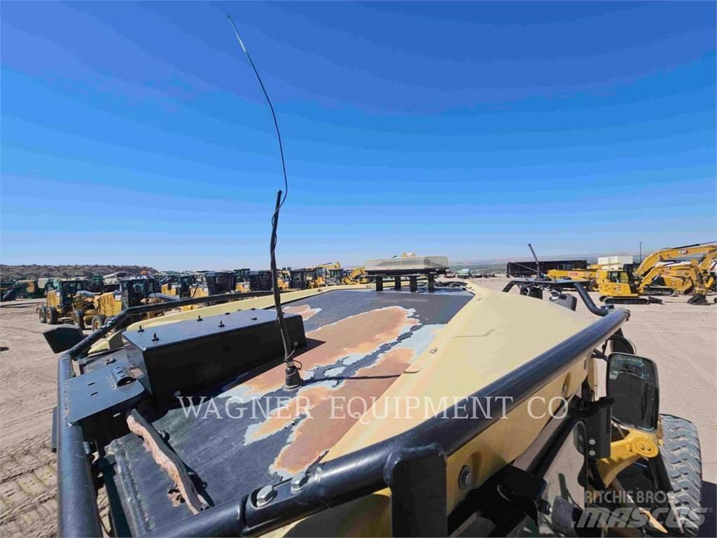 CAT 140M Грейдери