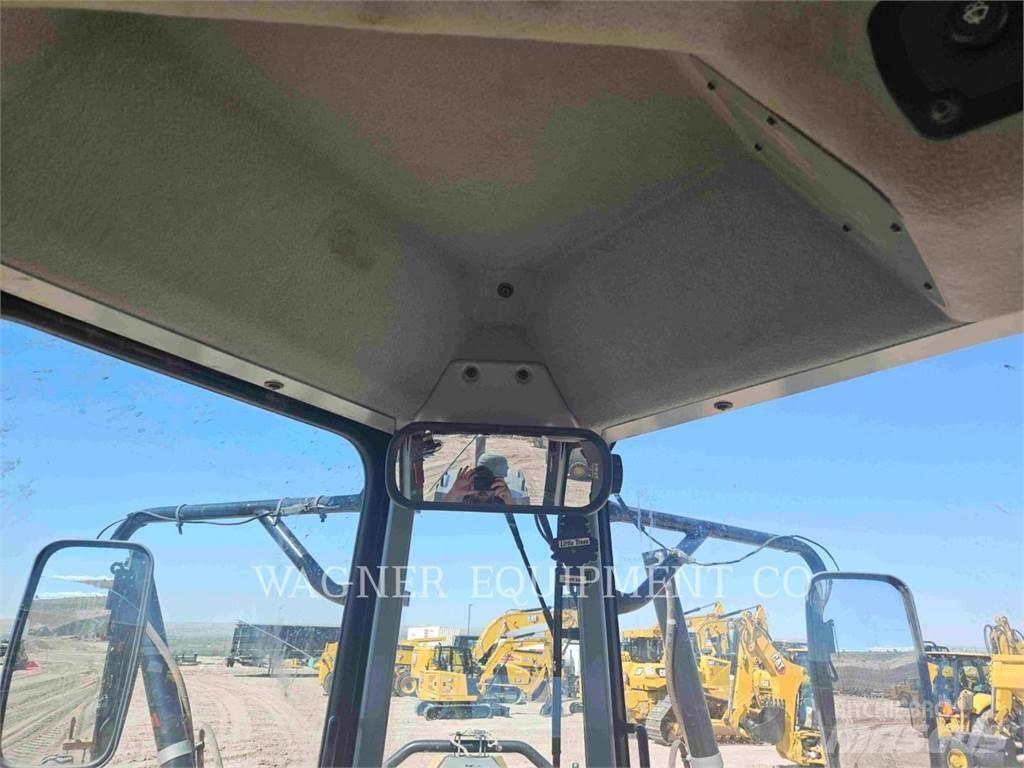 CAT 140M Грейдери