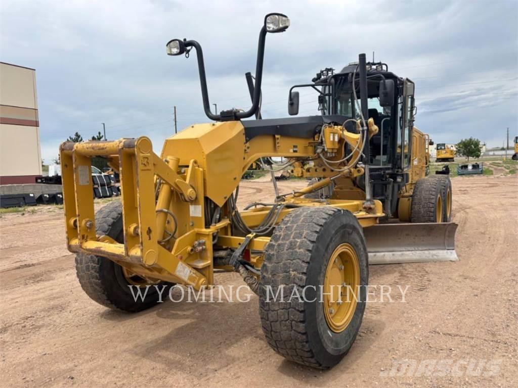 CAT 140M 2 Грейдери
